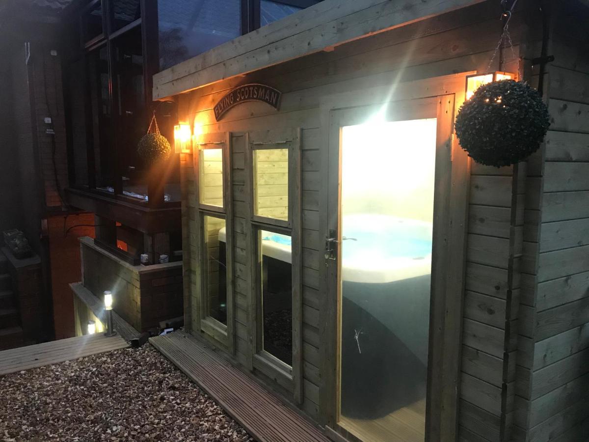 Hot Tub Hide Away Near Alton Towers Staffordshire Hotel Cheddleton ภายนอก รูปภาพ