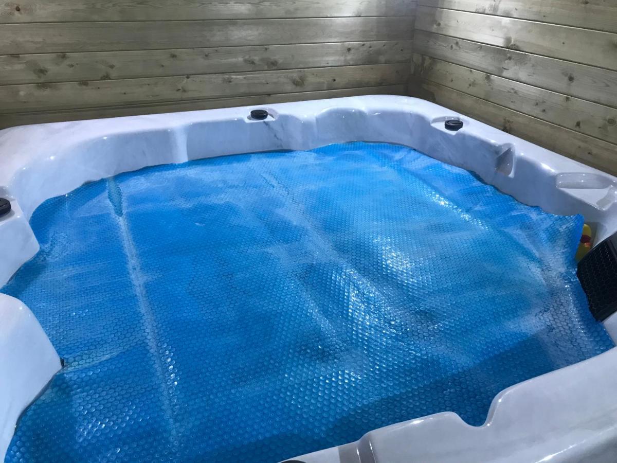 Hot Tub Hide Away Near Alton Towers Staffordshire Hotel Cheddleton ภายนอก รูปภาพ