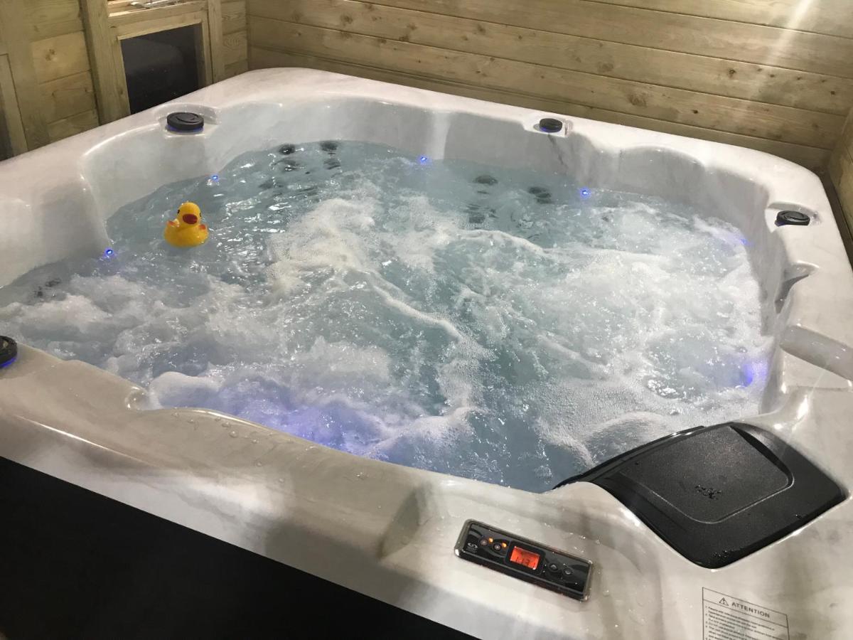 Hot Tub Hide Away Near Alton Towers Staffordshire Hotel Cheddleton ภายนอก รูปภาพ