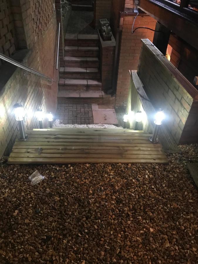 Hot Tub Hide Away Near Alton Towers Staffordshire Hotel Cheddleton ภายนอก รูปภาพ